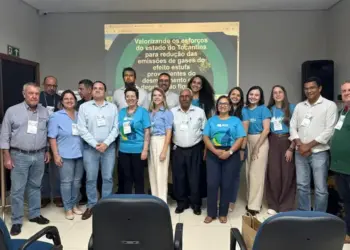 Eduardo Gomes recebe demandas dos defensores públicos em agenda com presidente da associação nacional da categoria, Fernanda Fernandes 