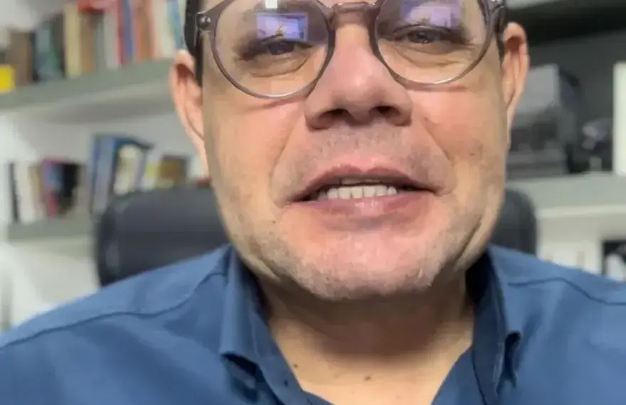 RESUMO | Amastha terá que gastar muita saliva para ficar na Zeladoria; e os vereadores que decidiram ser solidários a Carlos Jr 18 dias depois da exoneração? Impressionante!