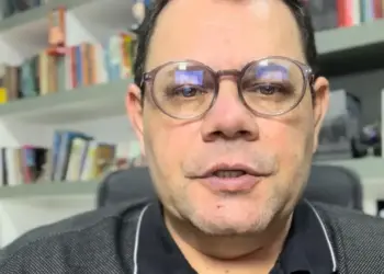 RESUMO | Eduardo, a “Lâmpada de Israel” de Carlos Velozo, está livre para agir; deputado Eli Borges precisa dizer ao TO se concordou com a bandeira impatriota de Trump no Congresso