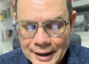 RESUMO | Eduardo Bolsonaro conseguiu o que queria, prejudicar o Brasil, mas anistia nunca vai ocorrer; Trump retalia ministro Alexandre de Moraes para esconder recuo em tarifaço