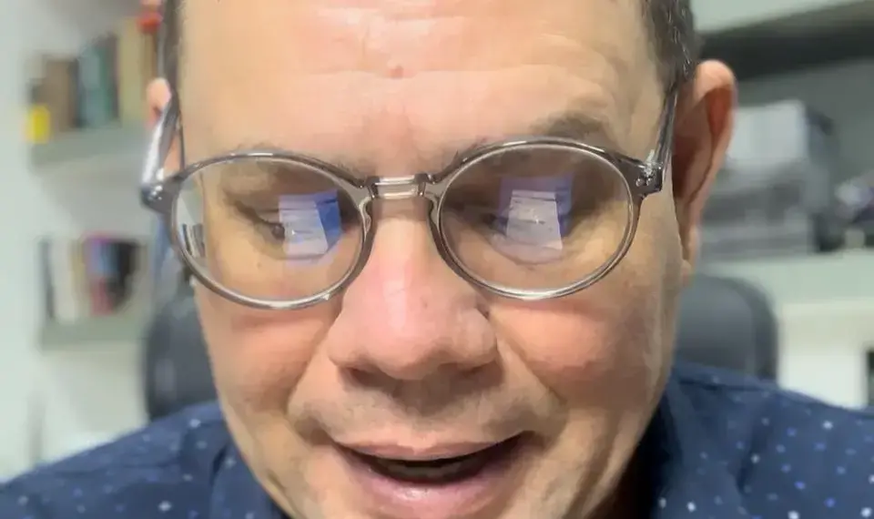 RESUMO | Eduardo Bolsonaro conseguiu o que queria, prejudicar o Brasil, mas anistia nunca vai ocorrer; Trump retalia ministro Alexandre de Moraes para esconder recuo em tarifaço