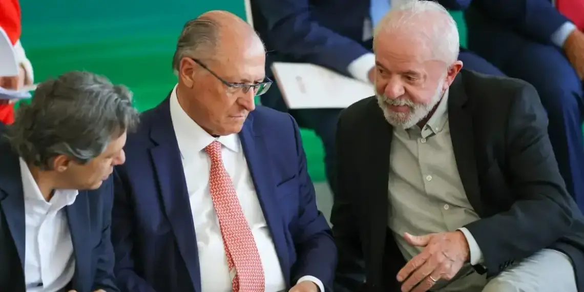 Governo entende que tarifa de 50% é inadequada e vai trabalhar para reverter taxação dos EUA, diz Alckmin