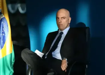 Bolsonaro fez flagrante confissão de obstrução de Justiça, diz Moraes