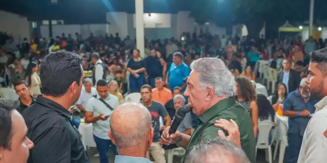 Laurez Moreira recebe festa de aniversário em Araguaína em evento com César Halum, Valuar Barros e Paulo Sidnei