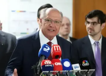 Alckmin diz que governo federal tentará acordo antes do prazo para tarifaço e fala em alinhamento com setor produtivo