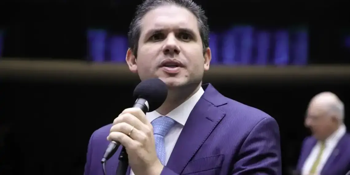 Oposição vai à Câmara, mas Hugo Motta proíbe reunião durante recesso