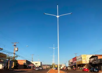 Com instalação de 55 novos postes, Prefeitura de Palmas conclui projeto de modernização da iluminação pública em avenida da região norte