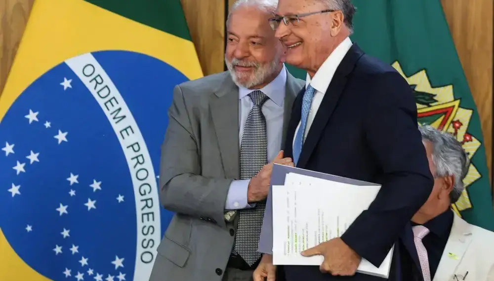 Presidente Lula regulamenta Lei de Reciprocidade Comercial para responder tarifaço de 50% imposto pelos Estados Unidos