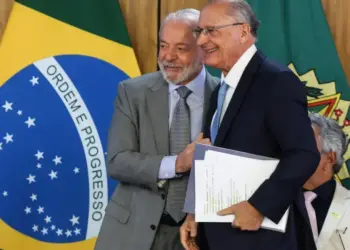 Presidente Lula regulamenta Lei de Reciprocidade Comercial para responder tarifaço de 50% imposto pelos Estados Unidos