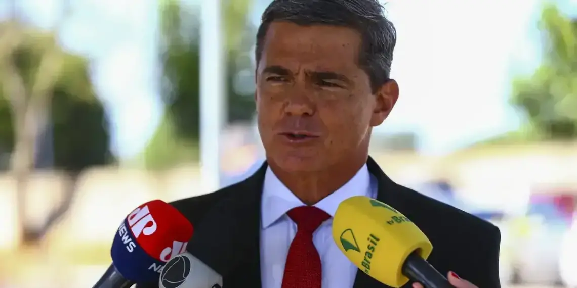 General diz que visitou acampamento golpista como cidadão e que plano para matar autoridades era arquivo pessoal