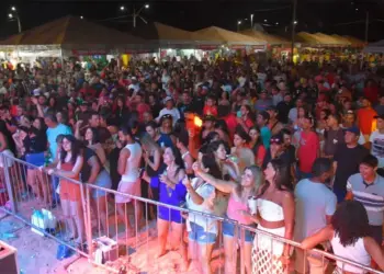 Porto Verão 2025 encerra com show da banda Moleca 100 Vergonha no sábado, na praia de Luzimangues