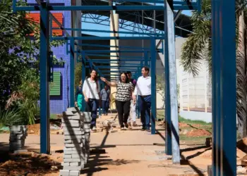Acompanhado por gestores da Semed, prefeito em exercício Carlos Velozo realiza visita técnica a unidades educacionais em obras