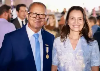 EM OFF | Secretários de Eduardo souberam da exoneração pelo Diário Oficial; prefeito em exercício, Velozo não conversa com Polyanna Siqueira Campos desde dia 30; Josi garante que está tudo bem entre ela e Gaguim, apesar dos bochichos
