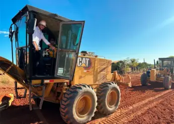 Com investimento de mais de R$ 40 mi, prefeito Eduardo Siqueira vistoria obras do Distrito Industrial de Taquaralto