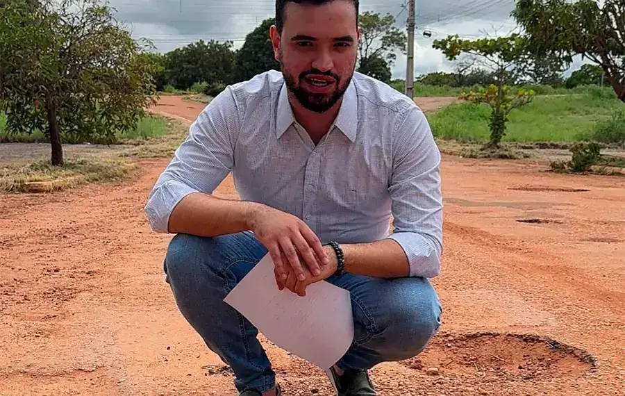 Marcos Júnior cobra da Secretaria Municipal de Infraestrutura e Obras Públicas a retomada das obras da Avenida NS-05 e da Avenida LO-02 A, em Palmas