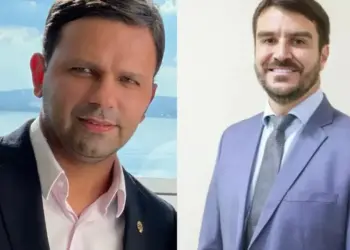 Prefeito em exercício Carlos Velozo visita e ora com Eduardo Siqueira e depois exonera Carlos Júnior e Renato Oliveira, dois dos nomes mais próximos do titular do cargo