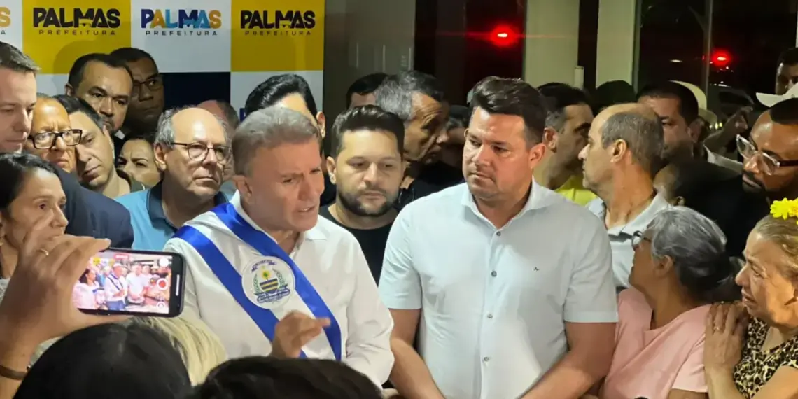 À imprensa, prefeito Eduardo avisa que reestruturação irá além do retorno de secretários e fala em exoneração de “outros que passam a não mais integrar a administração”