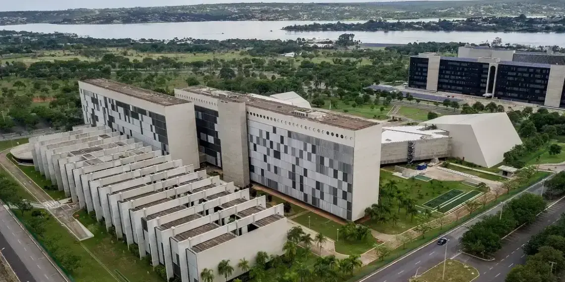 STJ critica ingerência externa no Judiciário brasileiro