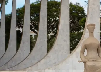 Defesa de Bolsonaro indica nove advogados para julgamento no STF, que inicia na terça-feira