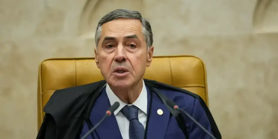 Barroso diz que atuação de Moraes evitou grave erosão democrática