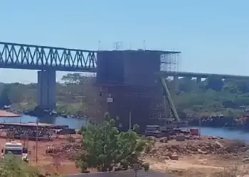 Greve de trabalhadores paralisa obra da ponte entre Aguiarnópolis e Estreito