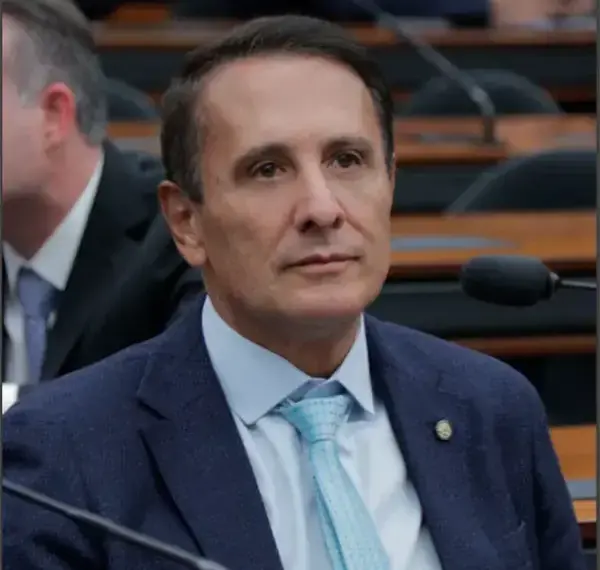 De autoria de Gaguim, projeto Cartão Odontológico Preventivo é aprovado em comissão; deputado apresenta projeto de ensino de libras para adultos com deficiência auditiva