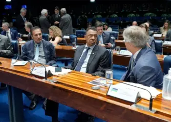 PL de Gaguim que trata do piso salarial para médicos e dentistas é aprovado na Comissão do Trabalho e segue para Câmara dos Deputados