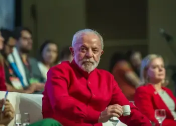 Lula descarta desafiar EUA, mas diz que Brasil não é republiqueta