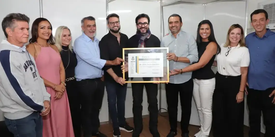 Padre Fábio de Melo recebe título de cidadão tocantinense em festa do Senhor do Bonfim
