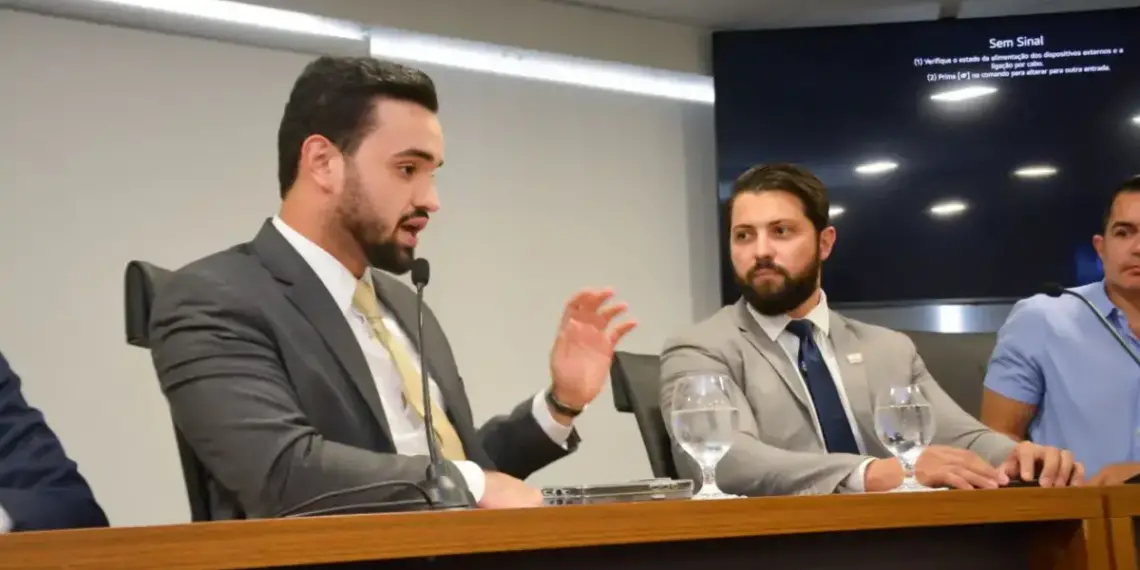 Marcos Júnior celebra Dia da Juventude e homenageia 45 jovens que inspiram Palmas