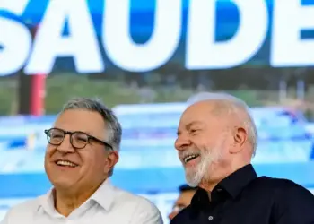 Lula defende Mais Médicos e relação com Cuba após sanção dos EUA