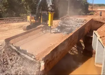Com recurso de mais de R$ 6 milhões, ponte antiga sobre córrego Água Fria é demolida para construção de novo acesso à região norte da Capital