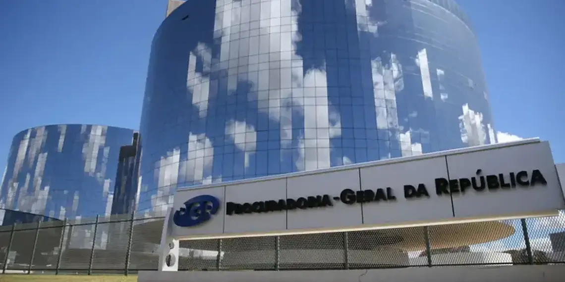 PGR tem 5 dias para analisar indiciamento de Bolsonaro e Eduardo