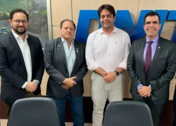 Ricardo Ayres e prefeito Paulo Roberto se reúnem com Ibama e DNIT para tratar sobre conclusão de pavimentação em trecho da BR-242