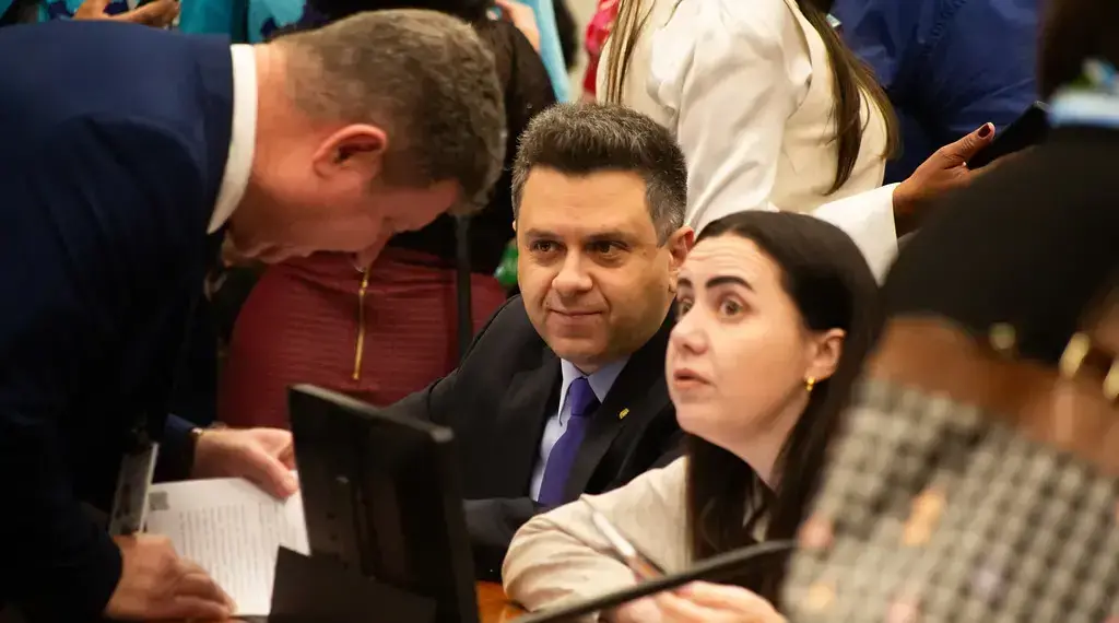 Em retorno à Câmara, Tiago Dimas garante avanço de projeto proposto em 2019 que exige climatização e energia renovável nas escolas públicas