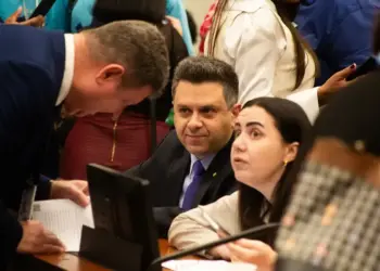 Em retorno à Câmara, Tiago Dimas garante avanço de projeto proposto em 2019 que exige climatização  e energia renovável nas escolas públicas