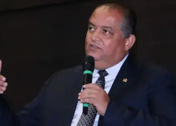 Eduardo Gomes participa de Seminário Internacional sobre Inteligência Artificial e defende equilíbrio entre inovação e proteção de dados