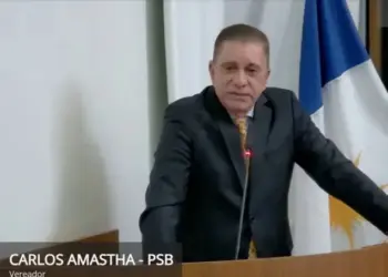EM OFF | Amastha volta à Câmara faz discurso neutro, mas manda recado sobre como agir na situação e na oposição; vereador ainda diz que grande parte da aceitação de Eduardo se deve a ele e a Marcílio