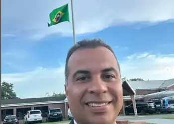 EM OFF | Jornal diz que Filipe Martins foi a evento da igreja nos EUA com recursos da Câmara; filho de vereador de Araguaína é nomeado chefe de gabinete de Israel Guimarães, na Mineratins