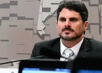 Após viajar sem autorização do STF, senador Marcos do Val terá que usar tornozeleira eletrônica