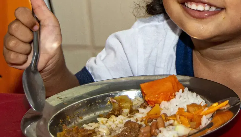 Após debate na Câmara, Paço destaca economia e padronização de merendas com gestão da Semed; Eduardo entende que “modelo descentralizado não deu certo”