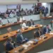 Em debate após fala de Janad, deputados evitam confronto direto com nova oposicionista e defendem diálogo: “Se tem uma coisa que eu tenho é coragem”, avisa ela