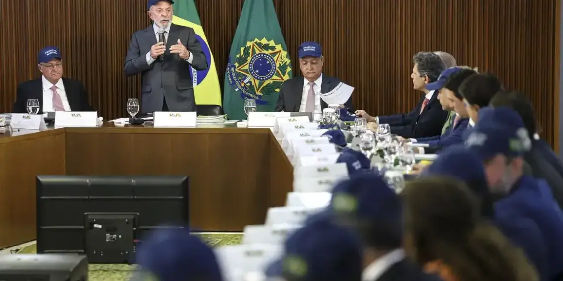 Em reunião ministerial, presidente Lula reafirma soberania e diz que Brasil não aceitará ofensas