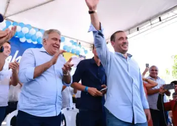 Ao lado de Laurez e Eduardo Siqueira Campos, Vicentinho Jr lança pré-candidatura ao Senado: “Retomamos os passos da boa política”, diz