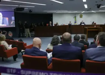 Defesa de Mauro Cid pede manutenção da delação premiada ao STF