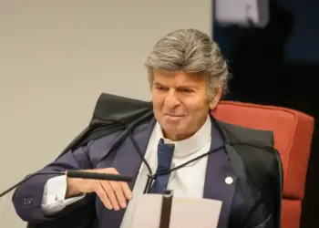 Fux cita incompetência do STF para julgar ação contra Bolsonaro