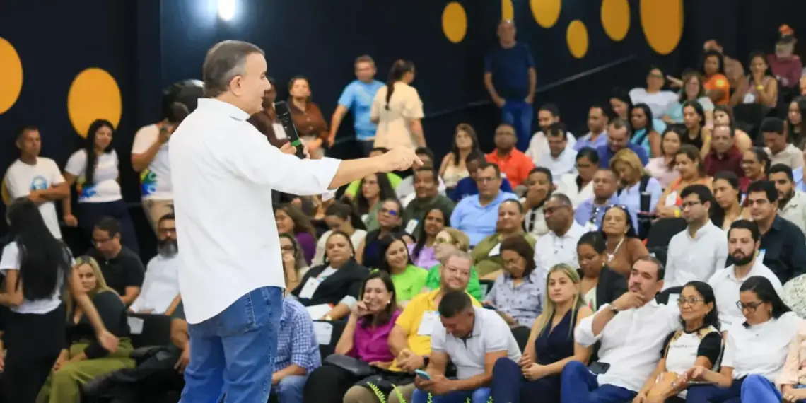 No 1º Encontro de Líderes Comunitários, Eduardo Siqueira defende ‘mesmos direitos’ para periferia e centro de Palmas