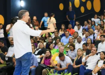 No 1º Encontro de Líderes Comunitários, Eduardo Siqueira defende ‘mesmos direitos’ para periferia e centro de Palmas
