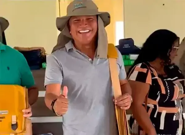 Auri-Wulange participa da entrega de kits