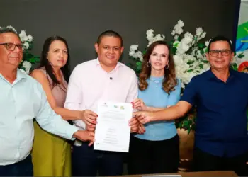 Senadora Dorinha anuncia investimentos para educação em Lagoa da Confusão e participa de inauguração em São Valério